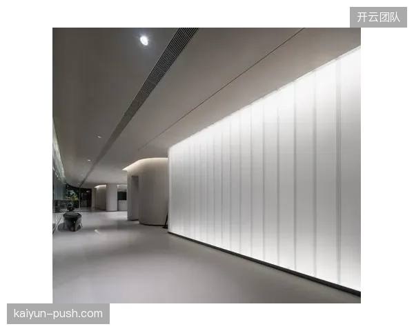 当光影系统开始收集观众行为数据时，体育场馆的运营方如何界定数据使用的商业边界与观众隐私的法律红线？
